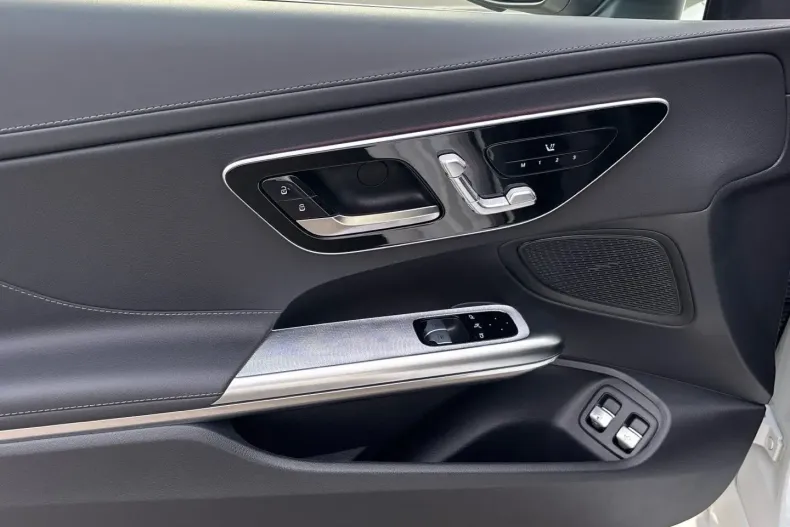 Mercedes-Benz CLE 300 din 2024 cu 9.421 km - oferta MER158574 - foto 11