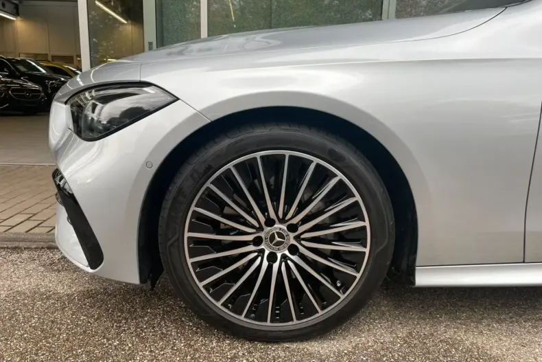 Mercedes-Benz CLE 300 din 2024 cu 6.451 km - oferta MER158576 - foto 3