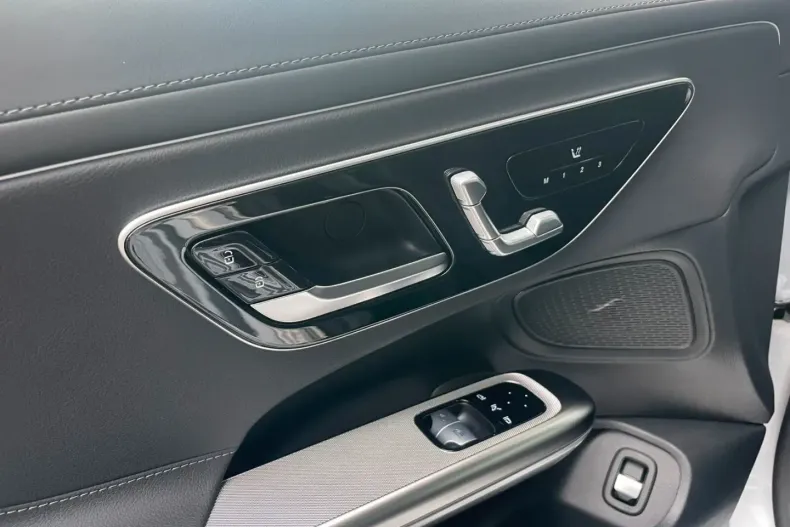 Mercedes-Benz CLE 300 din 2024 cu 6.451 km - oferta MER158576 - foto 9