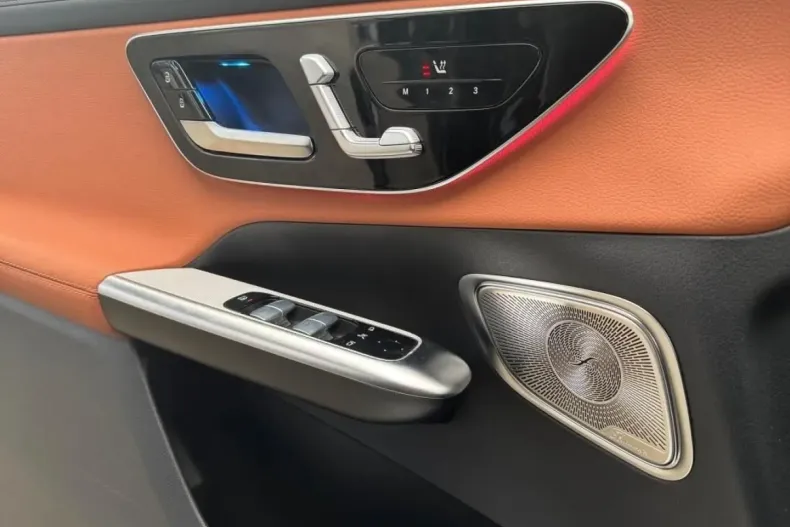 Mercedes-Benz GLC 300 din 2023 cu 20.900 km - oferta MER158631 - foto 13