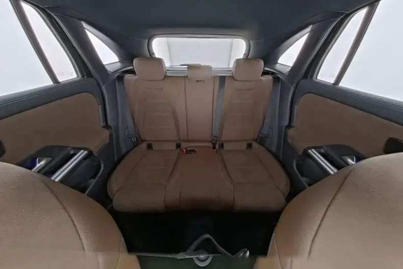 Mercedes-Benz GLA 200 din 2024 cu 30.853 km - oferta MER158632 - foto 7