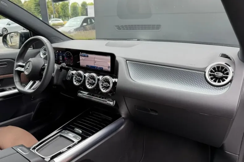 Mercedes-Benz GLA 220 din 2024 cu 7.216 km - oferta MER158634 - foto 8