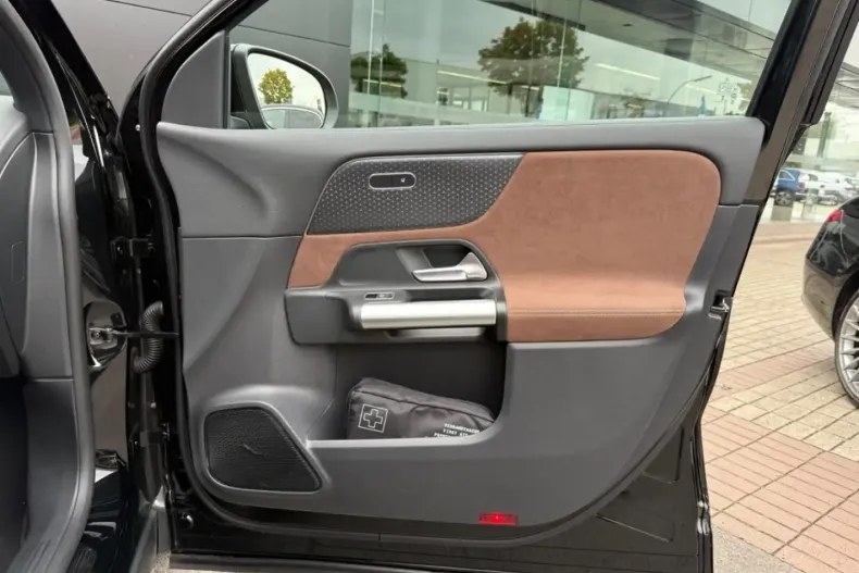 Mercedes-Benz GLA 220 din 2024 cu 7.216 km - oferta MER158634 - foto 14