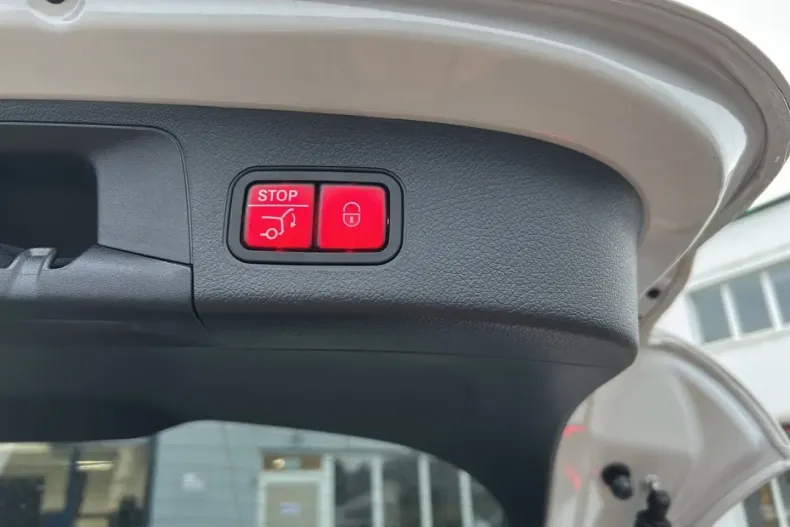 Mercedes-Benz GLA 250 din 2022 cu 77.359 km - oferta MER158635 - foto 14