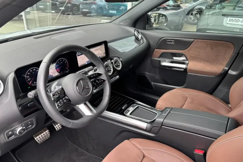 Mercedes-Benz GLA 250 din 2024 cu 3.000 km - oferta MER158636 - foto 5