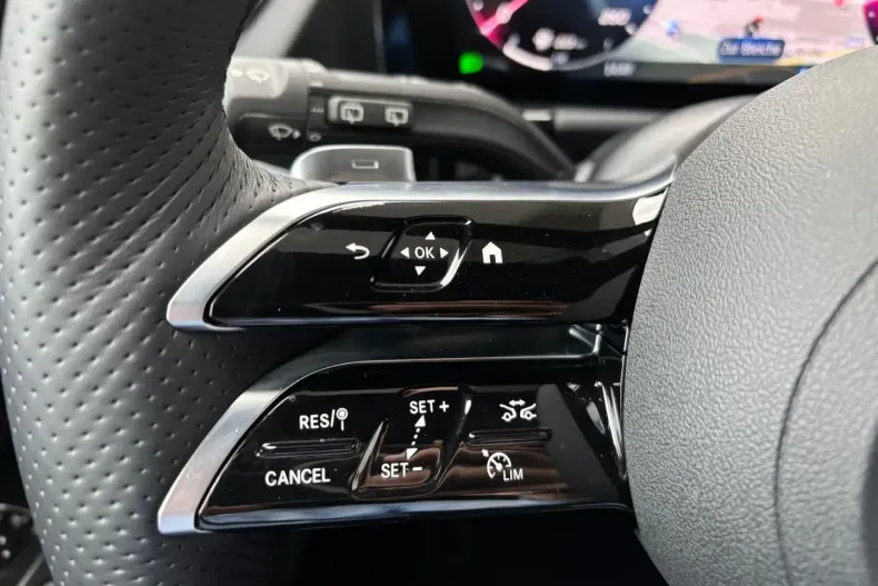 Mercedes-Benz GLA 250 din 2024 cu 3.000 km - oferta MER158636 - foto 8