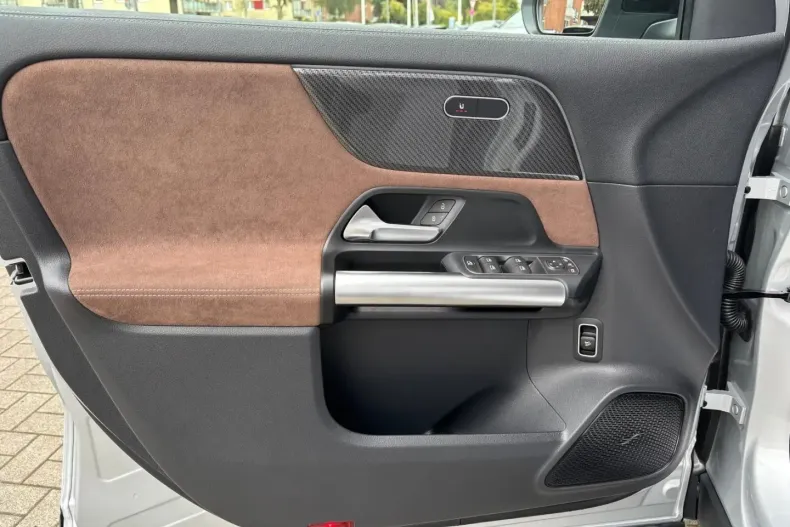 Mercedes-Benz GLA 250 din 2024 cu 3.000 km - oferta MER158636 - foto 15