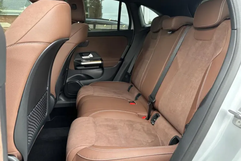 Mercedes-Benz GLA 250 din 2024 cu 3.000 km - oferta MER158636 - foto 16