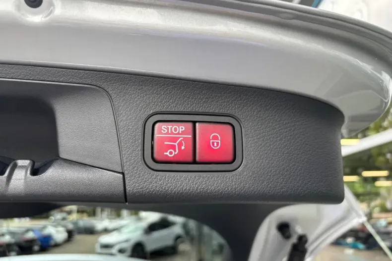 Mercedes-Benz GLA 250 din 2024 cu 3.000 km - oferta MER158636 - foto 18