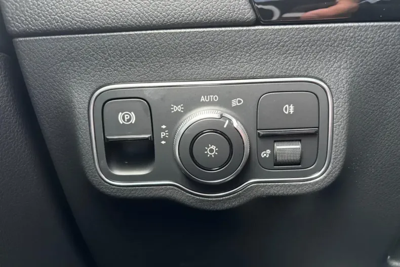 Mercedes-Benz GLA 250 din 2024 cu 3.000 km - oferta MER158636 - foto 24