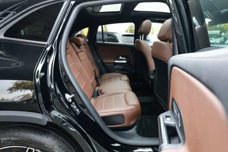 Mercedes-Benz GLA 250 din 2022 cu 71.512 km - oferta MER158637 - foto 5