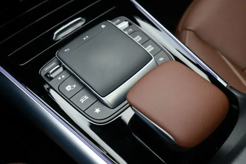 Mercedes-Benz GLA 250 din 2022 cu 71.512 km - oferta MER158637 - foto 13