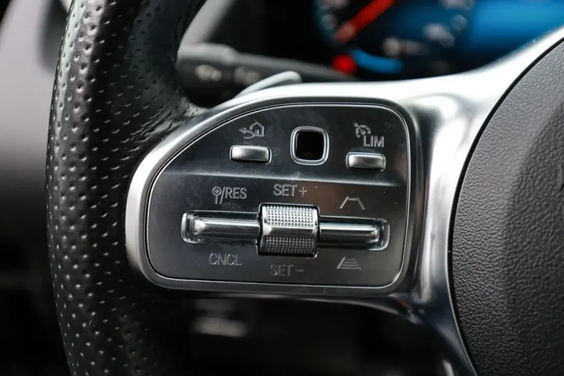 Mercedes-Benz GLA 250 din 2022 cu 71.512 km - oferta MER158637 - foto 19