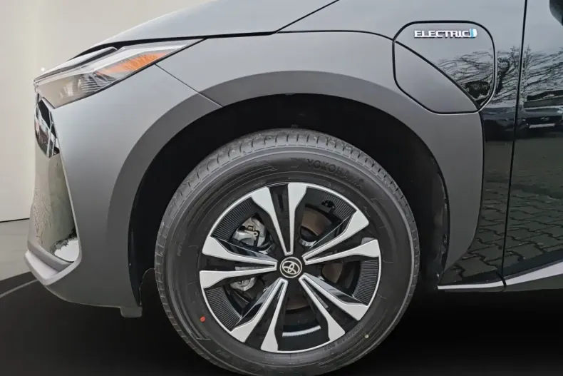 Toyota bZ4X din 2023 cu 5.552 km - oferta TOY158639 - foto 8