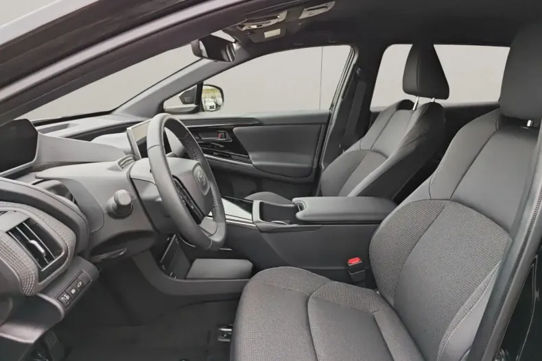 Toyota bZ4X din 2023 cu 5.552 km - oferta TOY158639 - foto 10