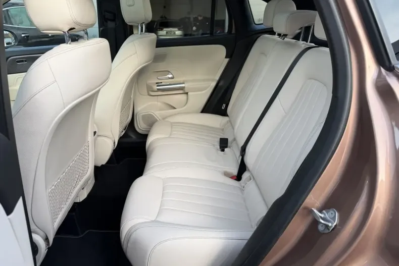 Mercedes-Benz GLA 220 din 2022 cu 71.580 km - oferta MER158640 - foto 11