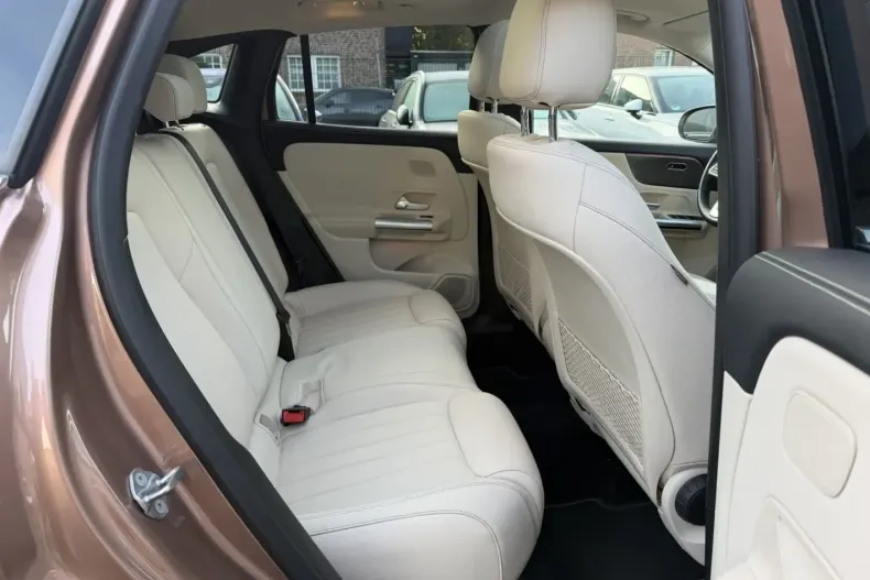 Mercedes-Benz GLA 220 din 2022 cu 71.580 km - oferta MER158640 - foto 13