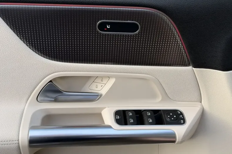 Mercedes-Benz GLA 220 din 2022 cu 71.580 km - oferta MER158640 - foto 22