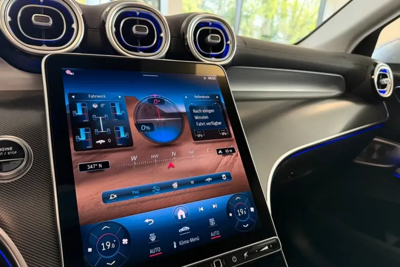 Mercedes-Benz GLC 300 din 2024 cu 7.350 km - oferta MER158643 - foto 18