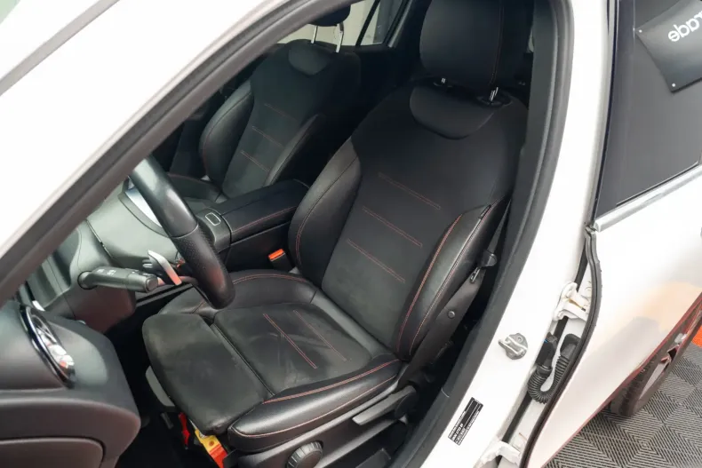 Mercedes-Benz GLB 250 din 2020 cu 67.220 km - oferta MER158646 - foto 15