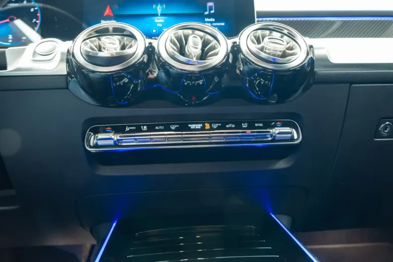 Mercedes-Benz GLB 250 din 2020 cu 67.220 km - oferta MER158646 - foto 20