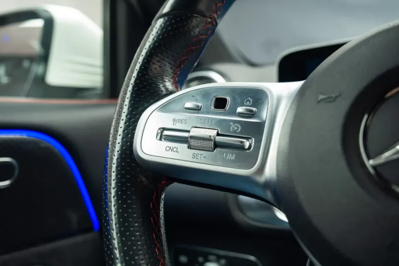 Mercedes-Benz GLB 250 din 2020 cu 67.220 km - oferta MER158646 - foto 22