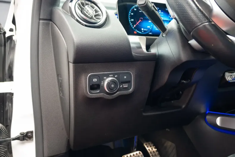 Mercedes-Benz GLB 250 din 2020 cu 67.220 km - oferta MER158646 - foto 23