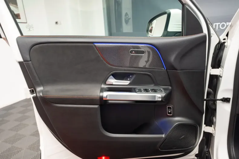 Mercedes-Benz GLB 250 din 2020 cu 67.220 km - oferta MER158646 - foto 24