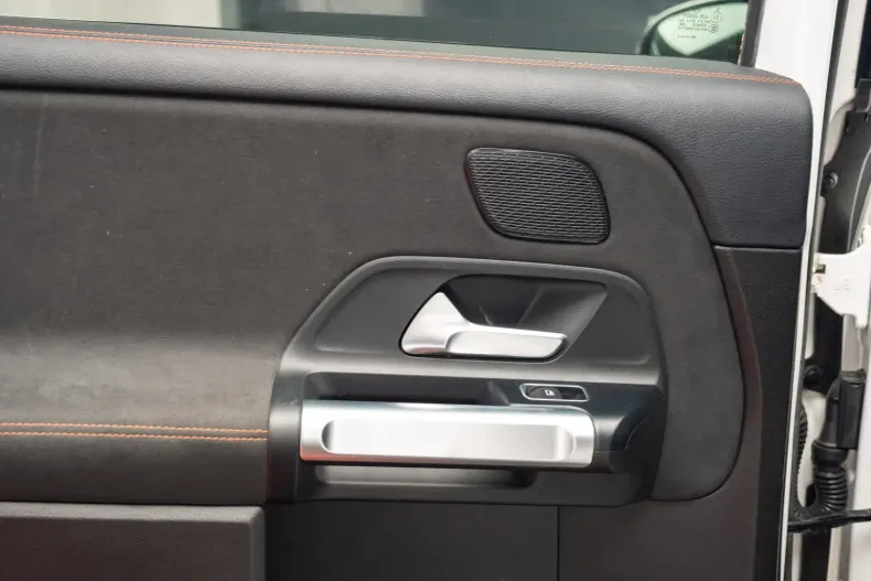 Mercedes-Benz GLB 250 din 2020 cu 67.220 km - oferta MER158646 - foto 26