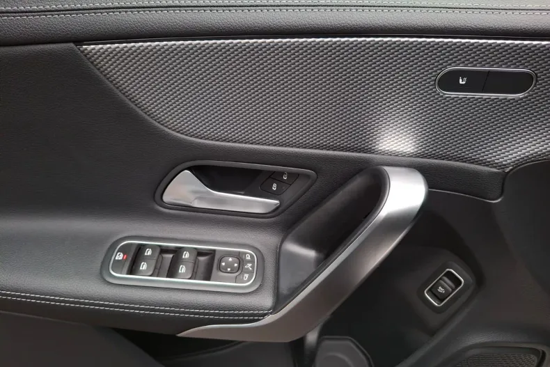 Mercedes-Benz CLA din 2021 cu 76.645 km - oferta MER158654 - foto 32