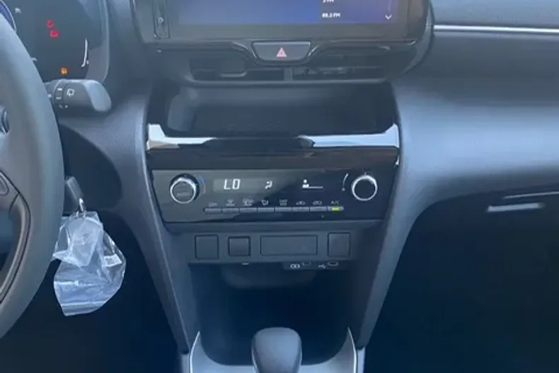 Toyota Yaris Cross din 2025 cu 1.500 km - oferta TOY158655 - foto 10