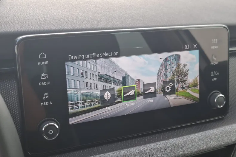 Skoda Scala din 2025 cu 18.912 km - oferta SKO158669 - foto 11