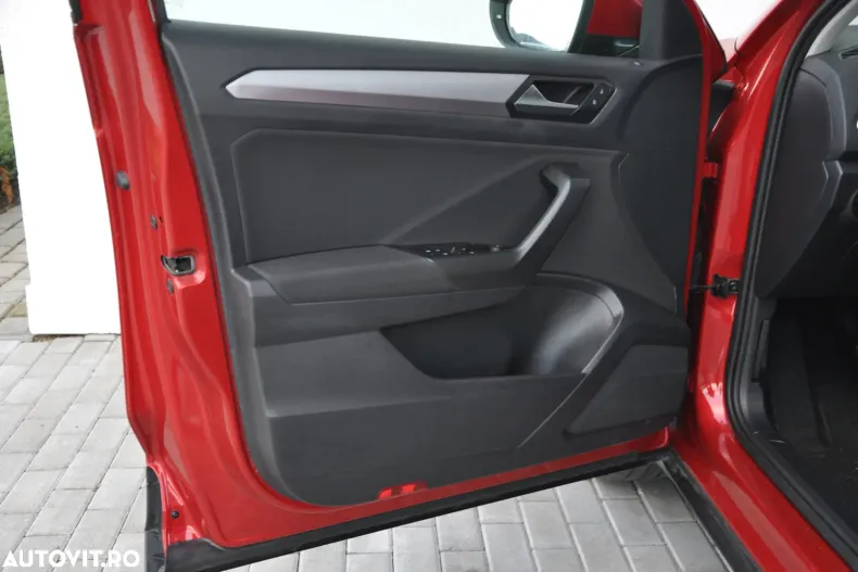 Volkswagen T-Roc din 2024 cu 48.370 km - oferta VOL158680 - foto 10