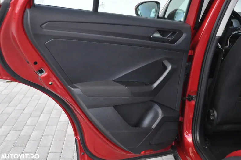 Volkswagen T-Roc din 2024 cu 48.370 km - oferta VOL158680 - foto 24