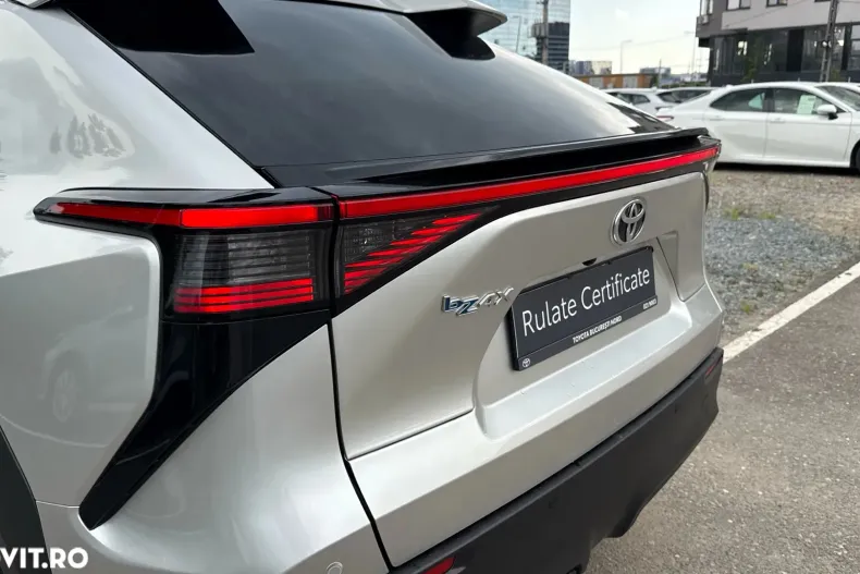 Toyota bZ4X din 2025 cu 5.434 km - oferta TOY158725 - foto 9
