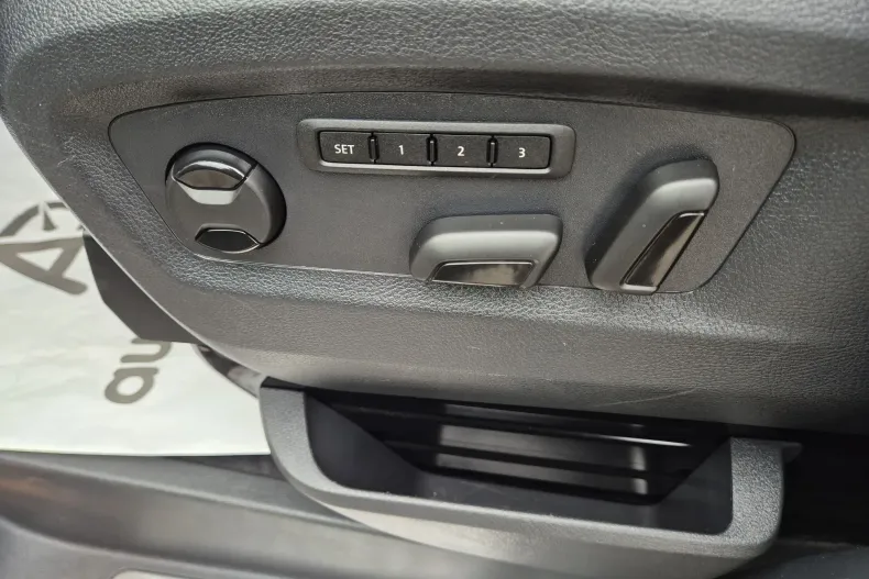 Volkswagen Multivan din 2019 cu 106.119 km - oferta VOL158744 - foto 11