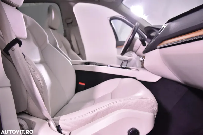 Volvo XC90 din 2022 cu 56.334 km - oferta VOL158777 - foto 11