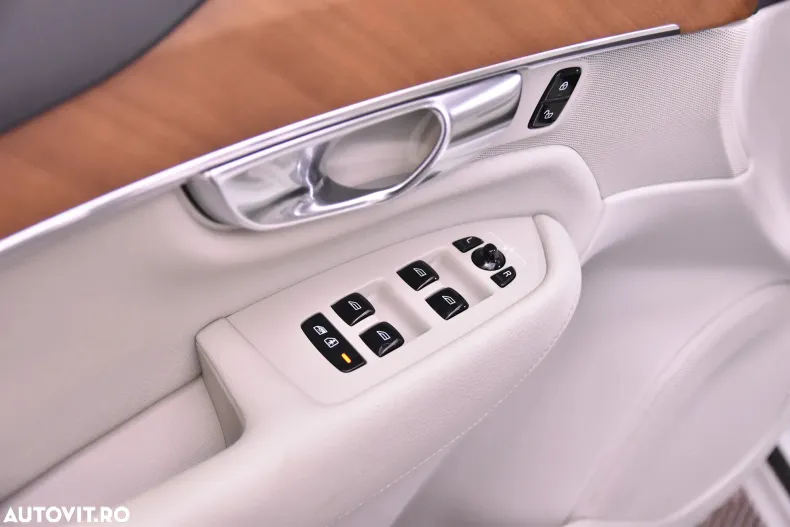 Volvo XC90 din 2022 cu 56.334 km - oferta VOL158777 - foto 15