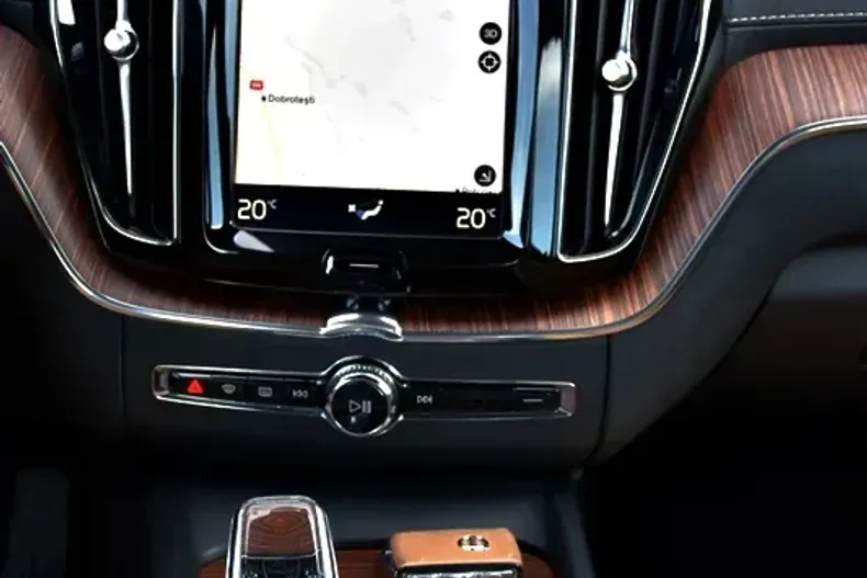 Volvo XC60 din 2020 cu 179.000 km - oferta VOL158783 - foto 20