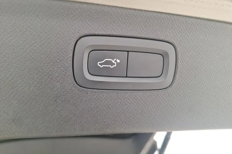 Volvo XC90 din 2021 cu 75.356 km - oferta VOL158817 - foto 3