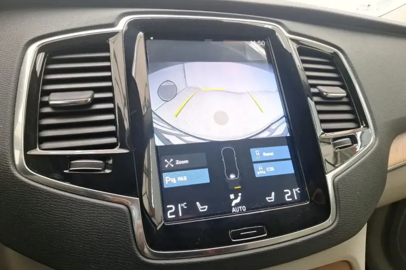 Volvo XC90 din 2021 cu 75.356 km - oferta VOL158817 - foto 11