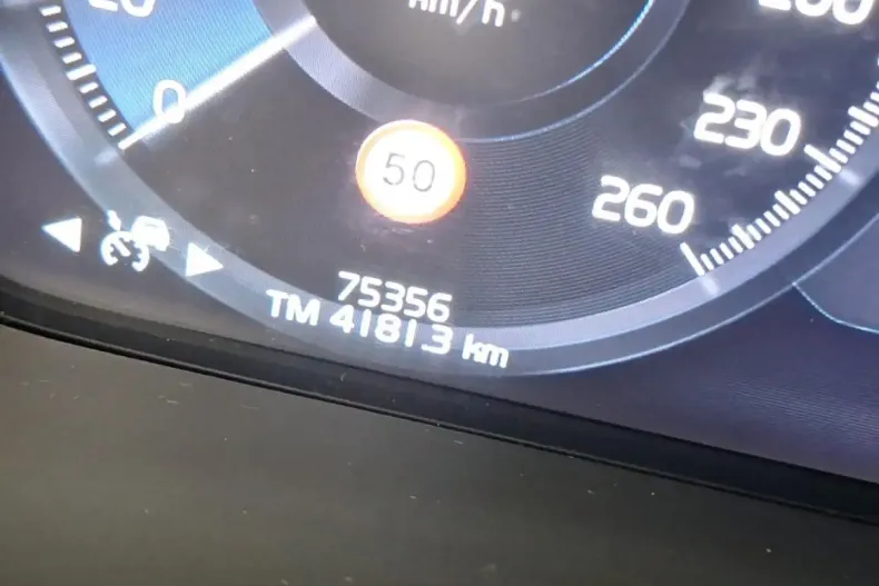 Volvo XC90 din 2021 cu 75.356 km - oferta VOL158817 - foto 13