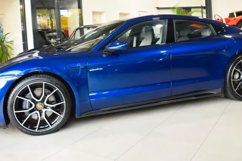 Porsche Taycan din 2022 cu 47.085 km - oferta POR158830 - foto 3