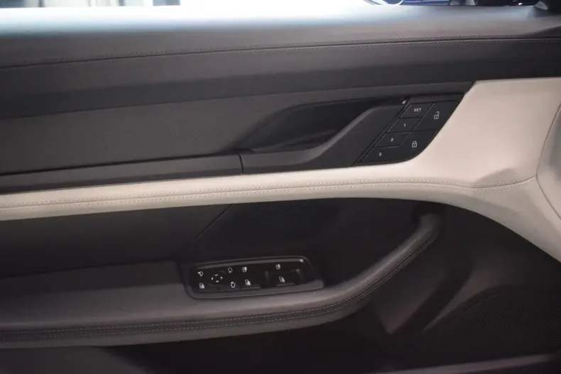 Porsche Taycan din 2022 cu 47.085 km - oferta POR158830 - foto 16