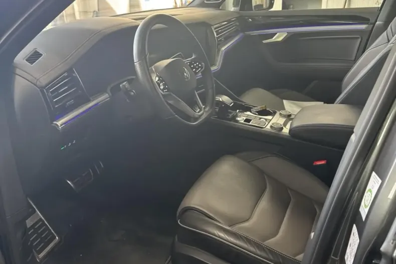 Volkswagen Touareg din 2022 cu 48.191 km - oferta VOL158854 - foto 8