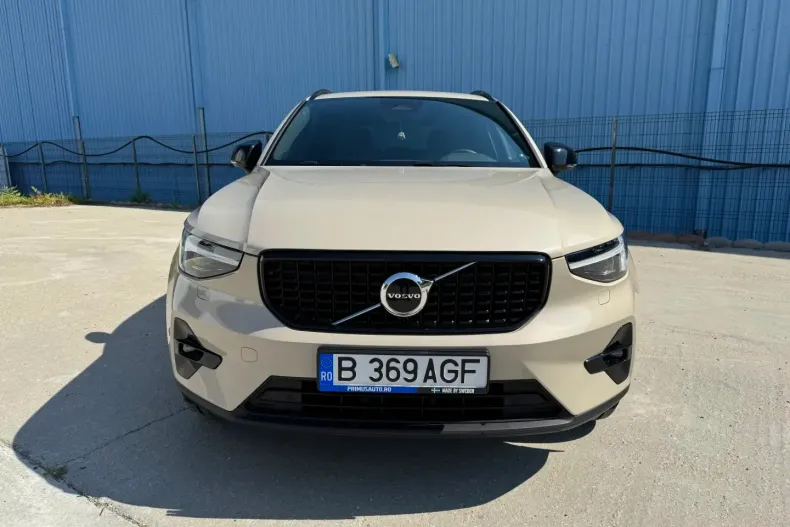 Volvo XC40 din 2024 cu 16.800 km - oferta VOL158903 - foto 1