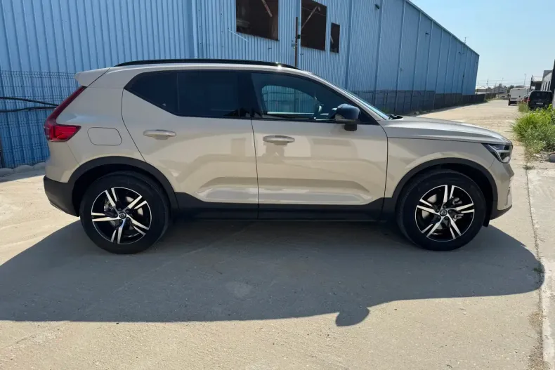 Volvo XC40 din 2024 cu 16.800 km - oferta VOL158903 - foto 3