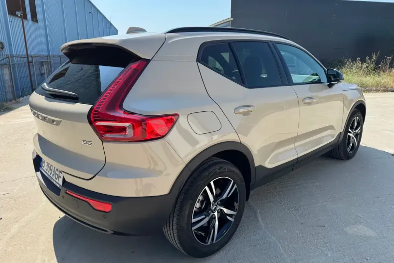 Volvo XC40 din 2024 cu 16.800 km - oferta VOL158903 - foto 8