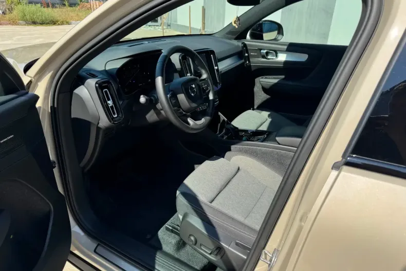 Volvo XC40 din 2024 cu 16.800 km - oferta VOL158903 - foto 10