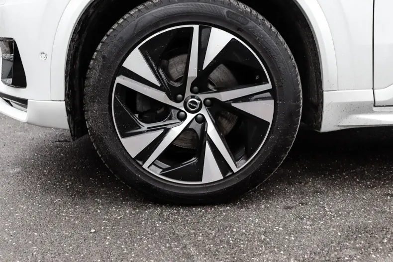 Volvo XC90 din 2022 cu 75.331 km - oferta VOL158916 - foto 2